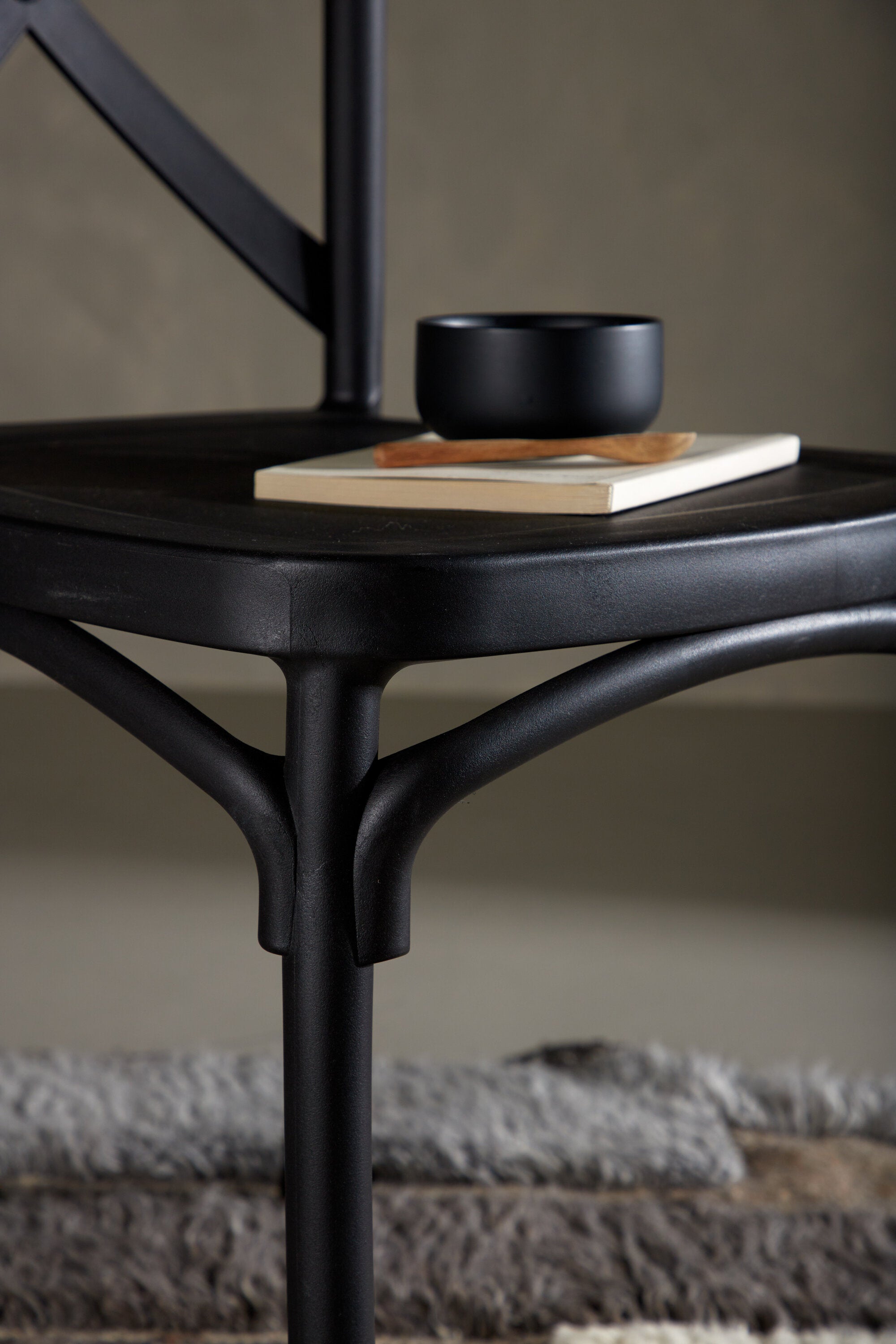Crosett Stuhl in Schwarz präsentiert im Onlineshop von KAQTU Design AG. Stuhl ist von Venture Home