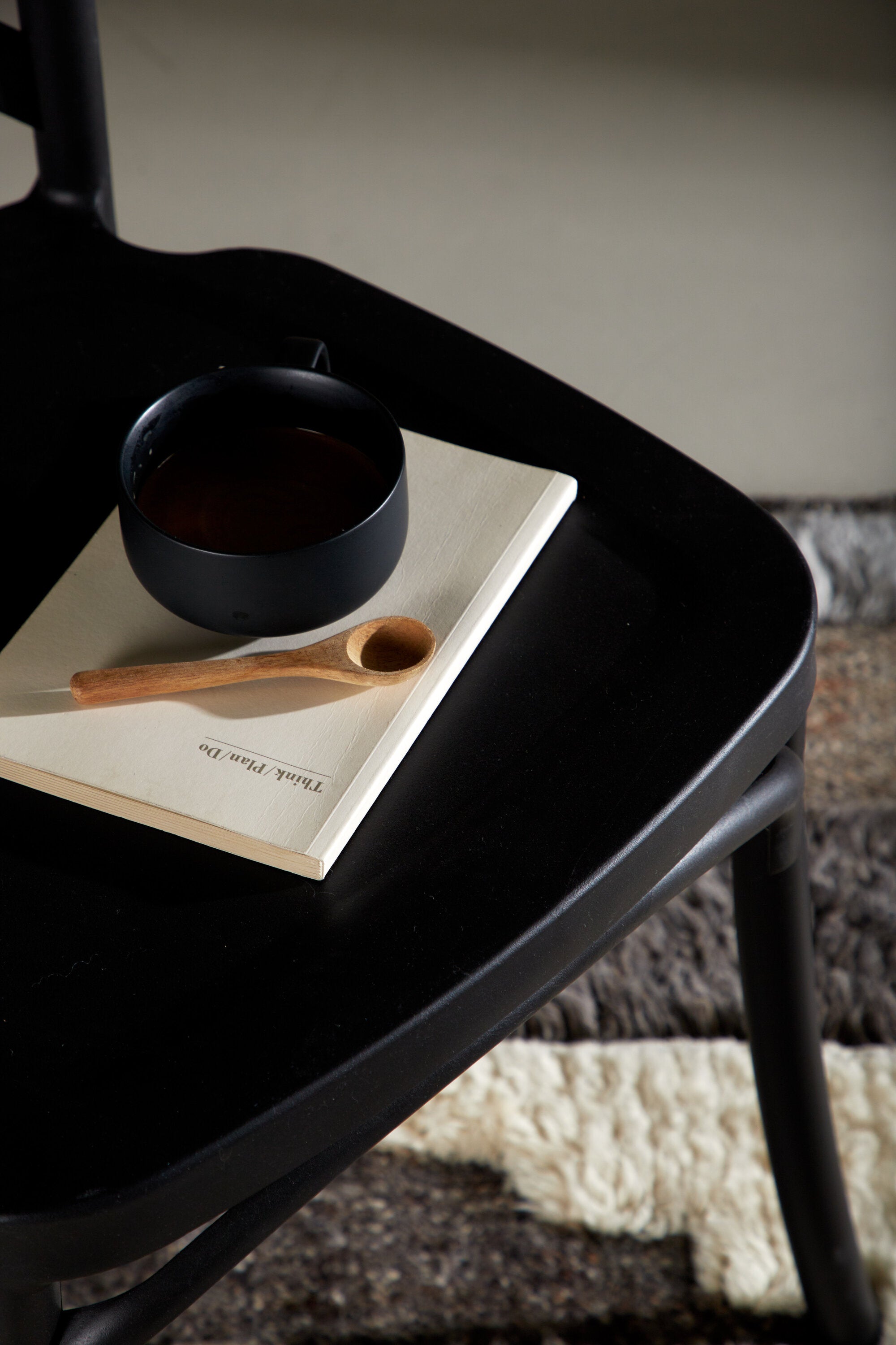 Crosett Stuhl in Schwarz präsentiert im Onlineshop von KAQTU Design AG. Stuhl ist von Venture Home