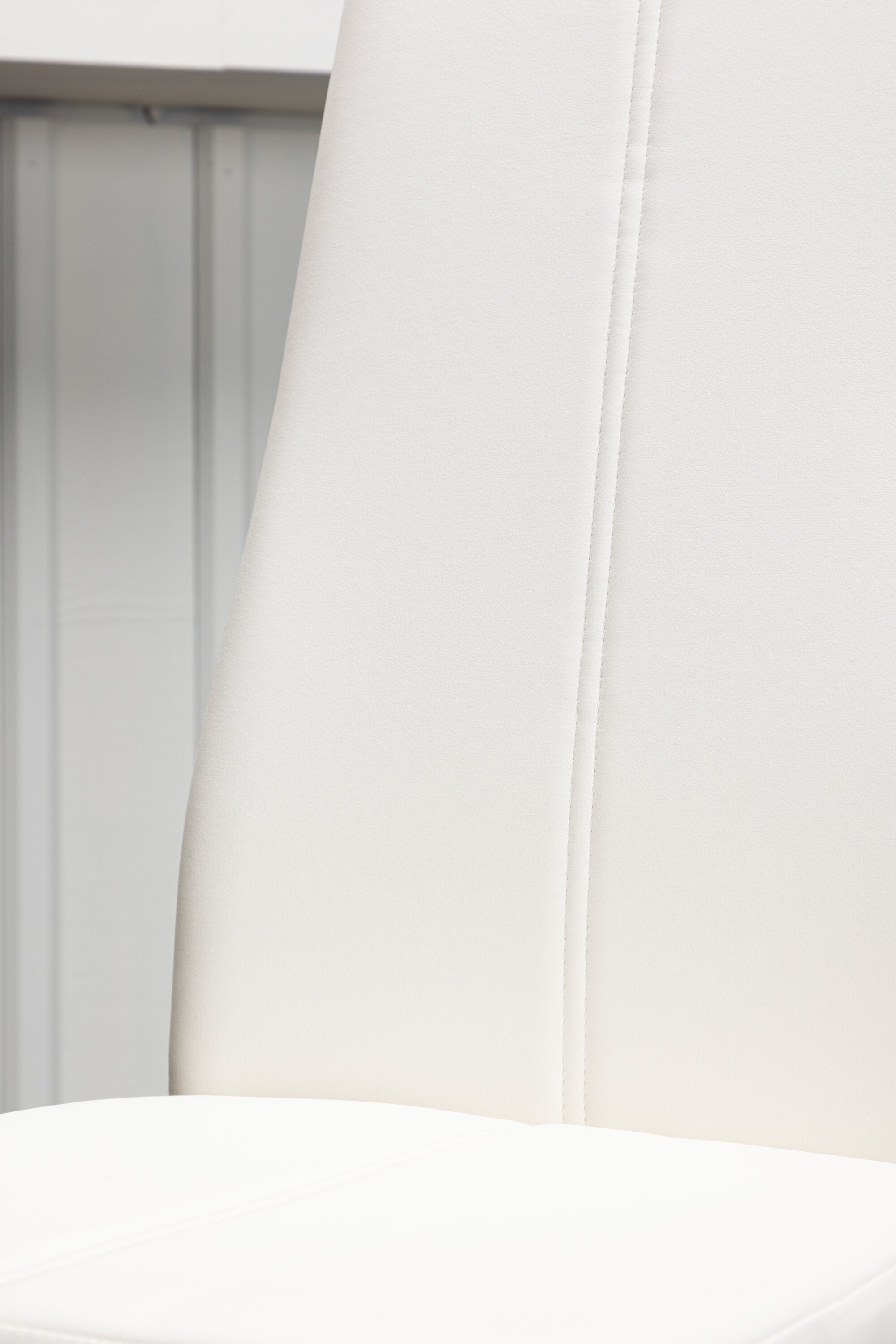 Pastill Stuhl in Weiss präsentiert im Onlineshop von KAQTU Design AG. Stuhl ist von Venture Home