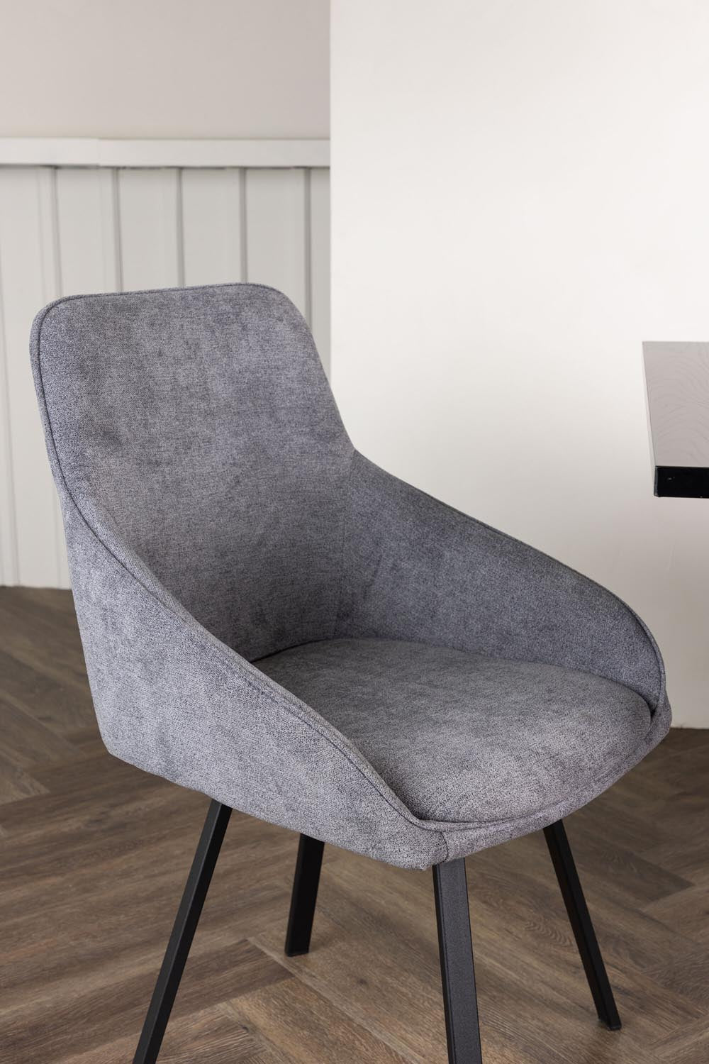 Rosie Stuhl in Grau präsentiert im Onlineshop von KAQTU Design AG. Stuhl mit Armlehne ist von Venture Home