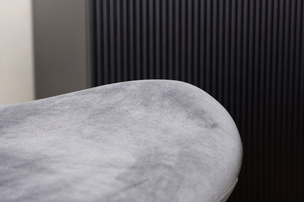 Lilja Esszimmerstuhl in Grau präsentiert im Onlineshop von KAQTU Design AG. Stuhl ist von Venture Home