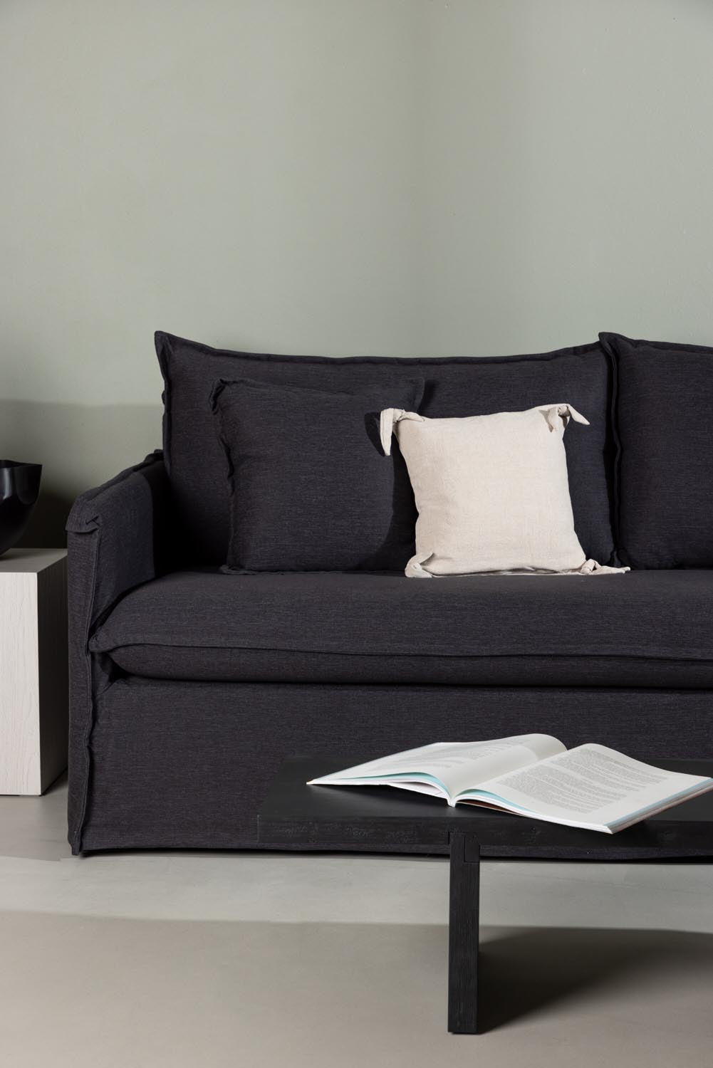 Nova 3 Sitzer Sofa in Schwarz präsentiert im Onlineshop von KAQTU Design AG. 3er Sofa ist von Venture Home