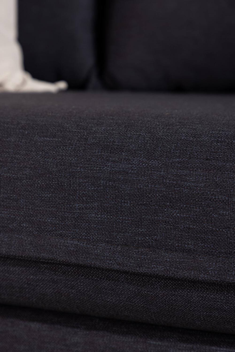 Nova 3 Sitzer Sofa in Schwarz präsentiert im Onlineshop von KAQTU Design AG. 3er Sofa ist von Venture Home