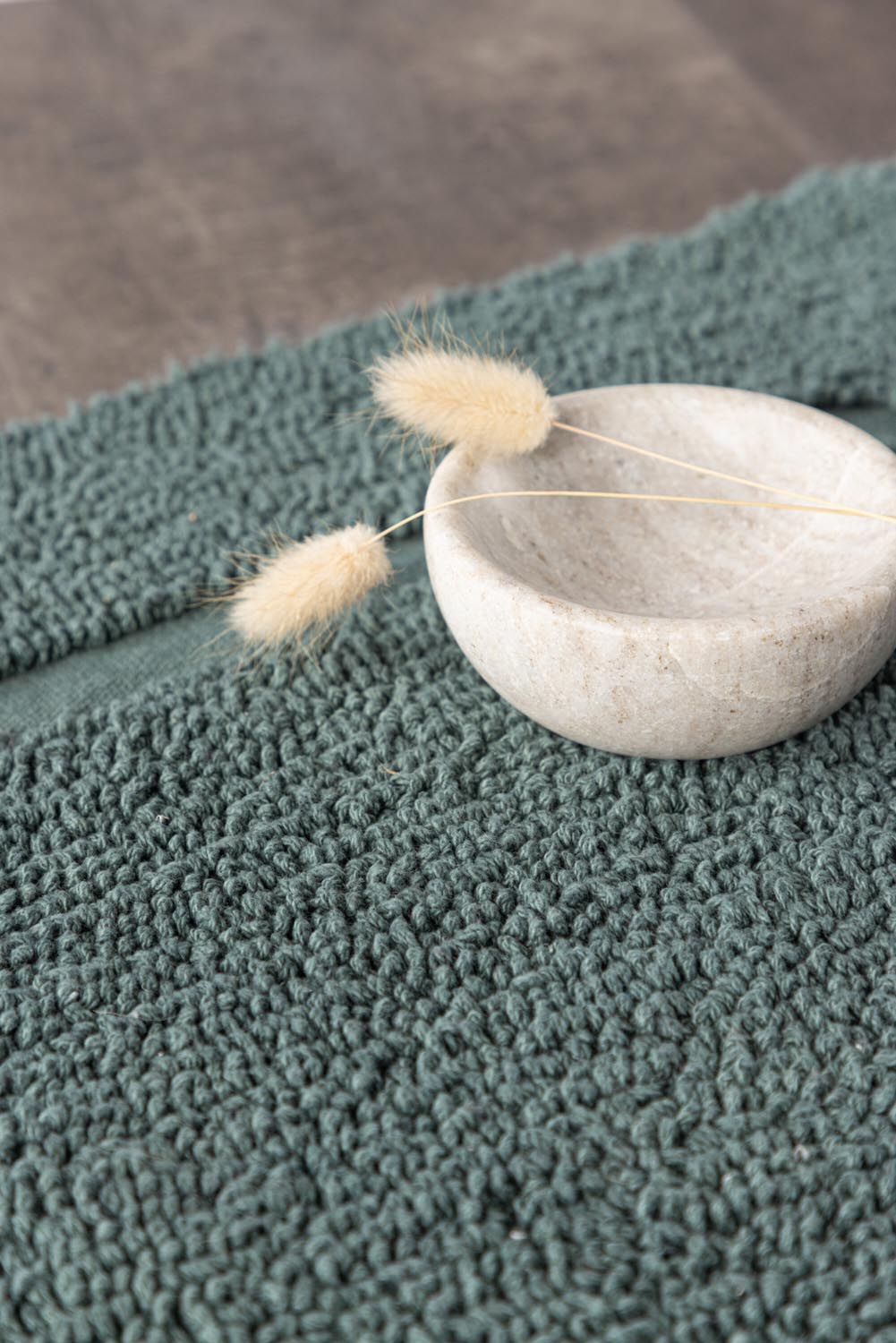 William Teppich in Grün präsentiert im Onlineshop von KAQTU Design AG. Teppich ist von Venture Home