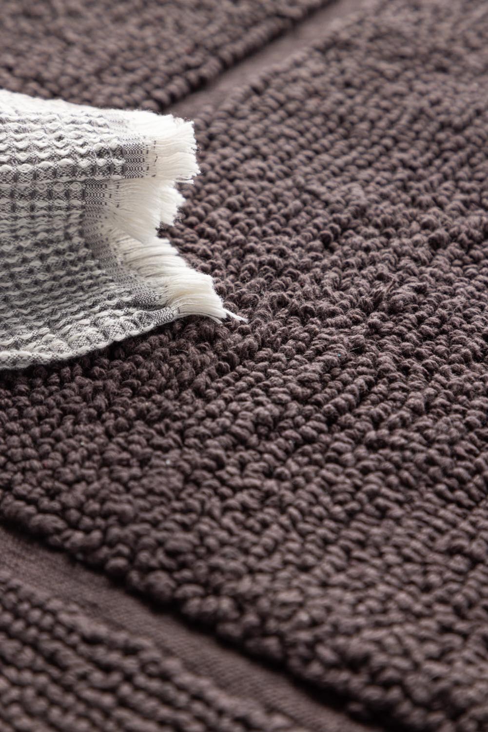 William Teppich in Grau präsentiert im Onlineshop von KAQTU Design AG. Teppich ist von Venture Home