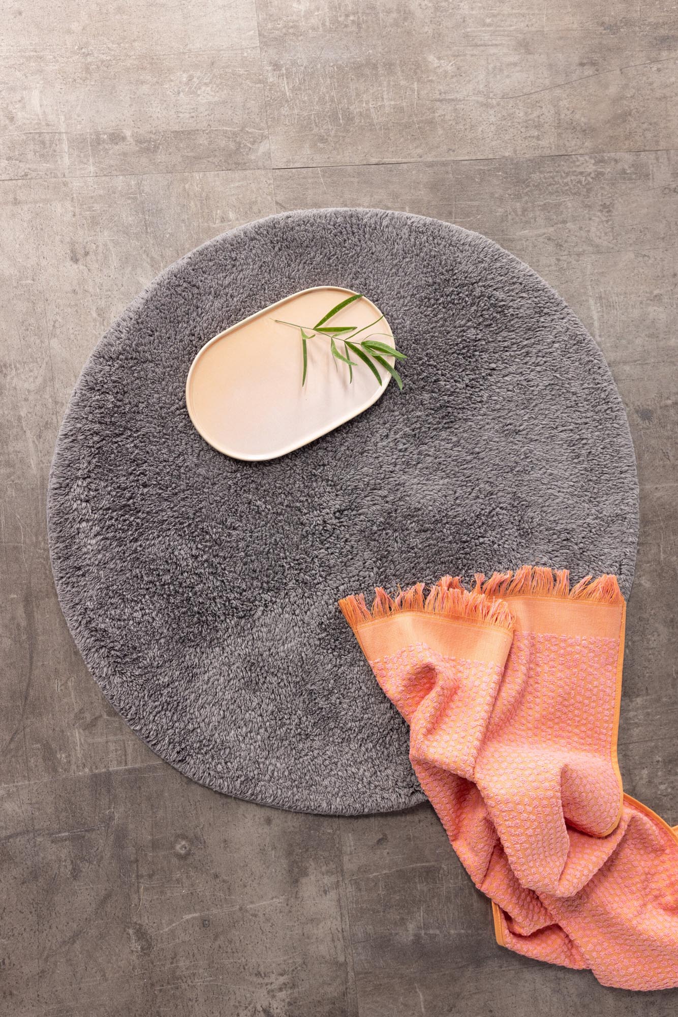 Valle Teppich in Dunkelgrau präsentiert im Onlineshop von KAQTU Design AG. Teppich ist von Venture Home