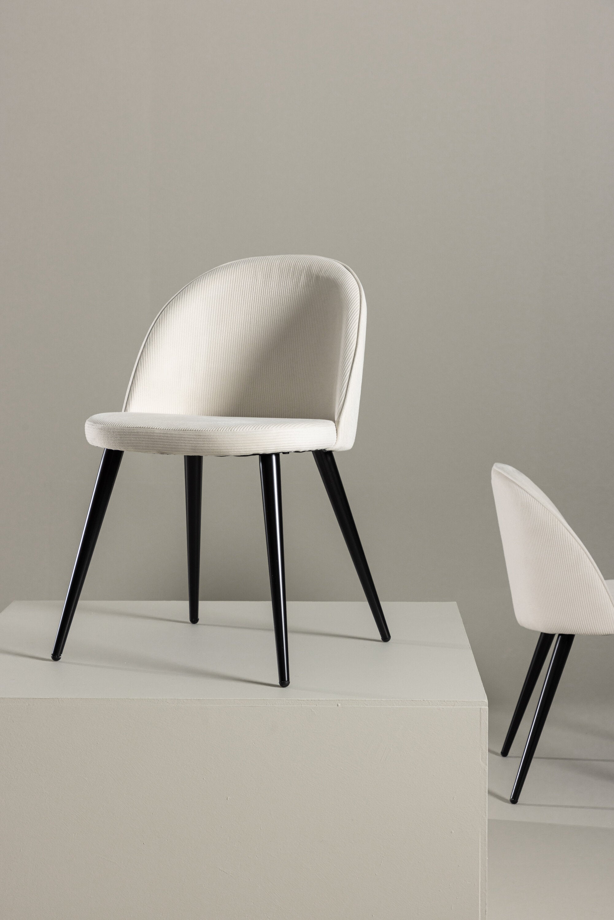 Velvet Stuhl in Cream präsentiert im Onlineshop von KAQTU Design AG. Schalenstuhl ist von Venture Home
