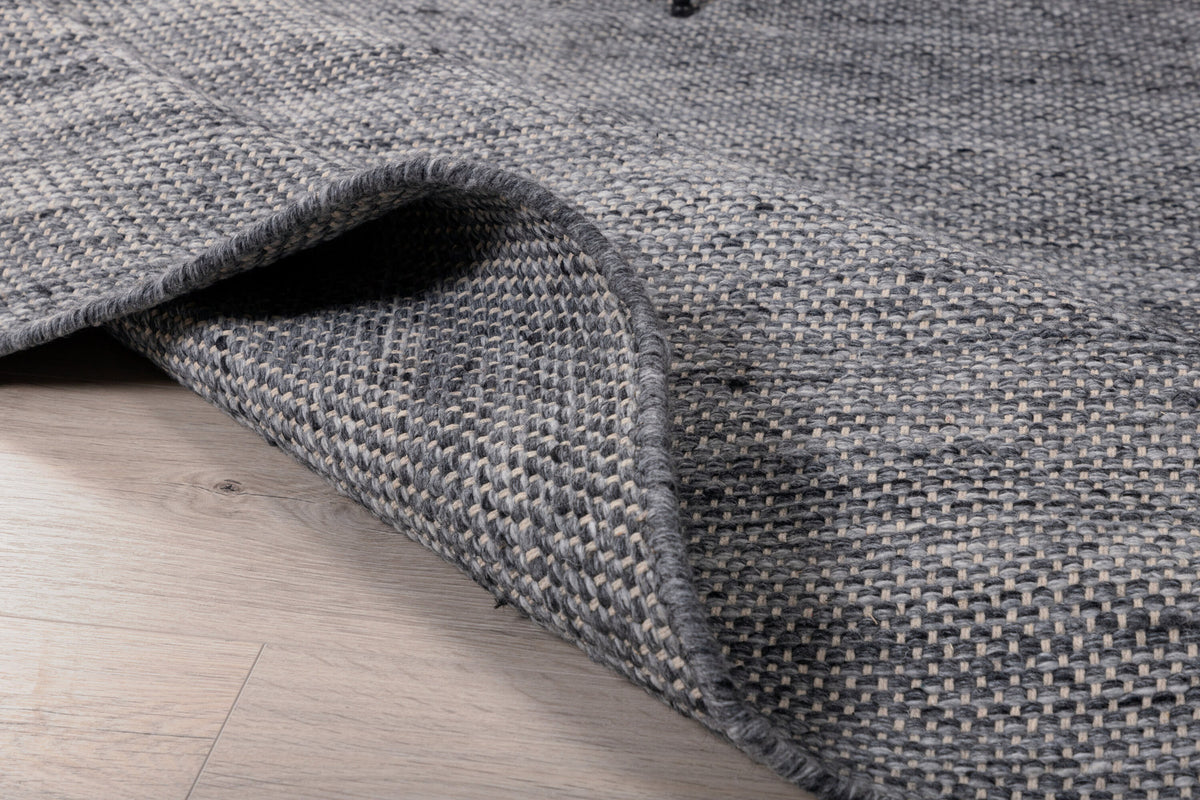 Devi Teppich in Grau präsentiert im Onlineshop von KAQTU Design AG. Teppich ist von Venture Home