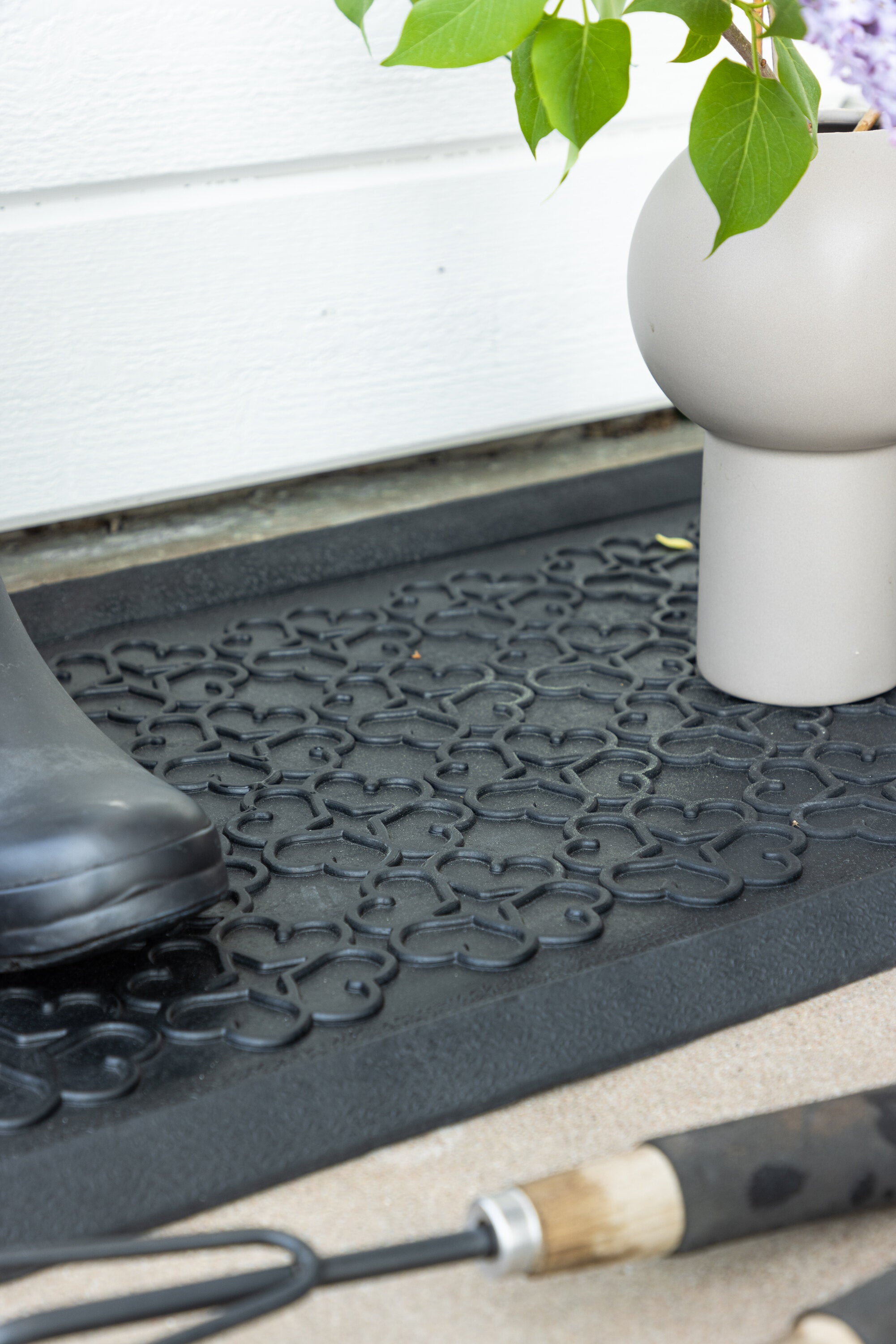 Gunnar Teppich in Schwarz präsentiert im Onlineshop von KAQTU Design AG. Türmatte ist von Venture Home