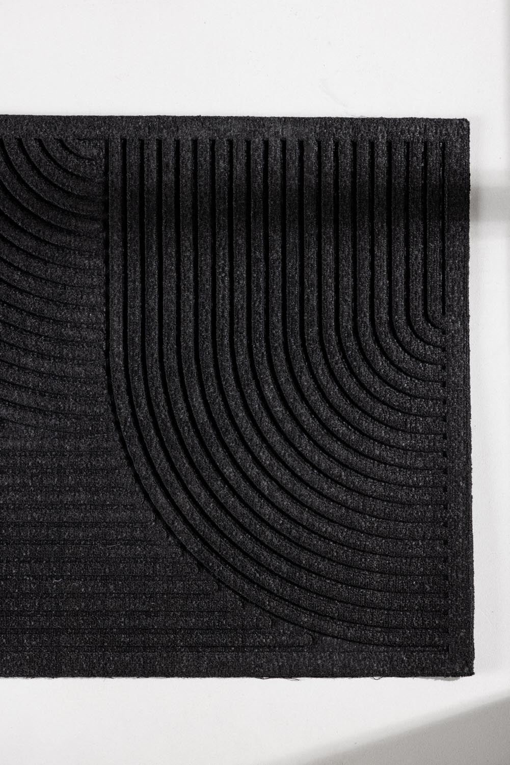Valentino Teppich in Schwarz präsentiert im Onlineshop von KAQTU Design AG. Türmatte ist von Venture Home
