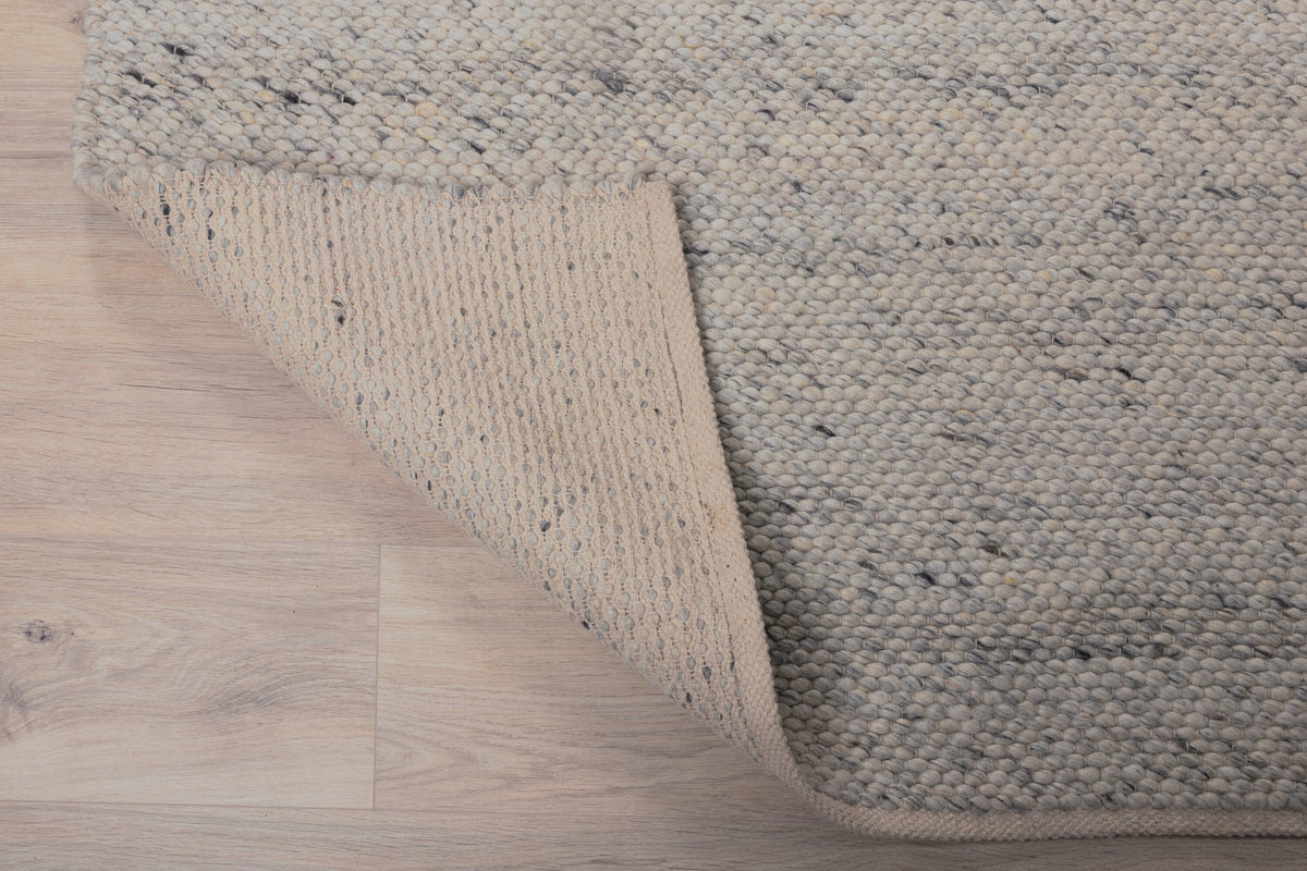 Ganga Teppich in Weiss präsentiert im Onlineshop von KAQTU Design AG. Teppich ist von Venture Home