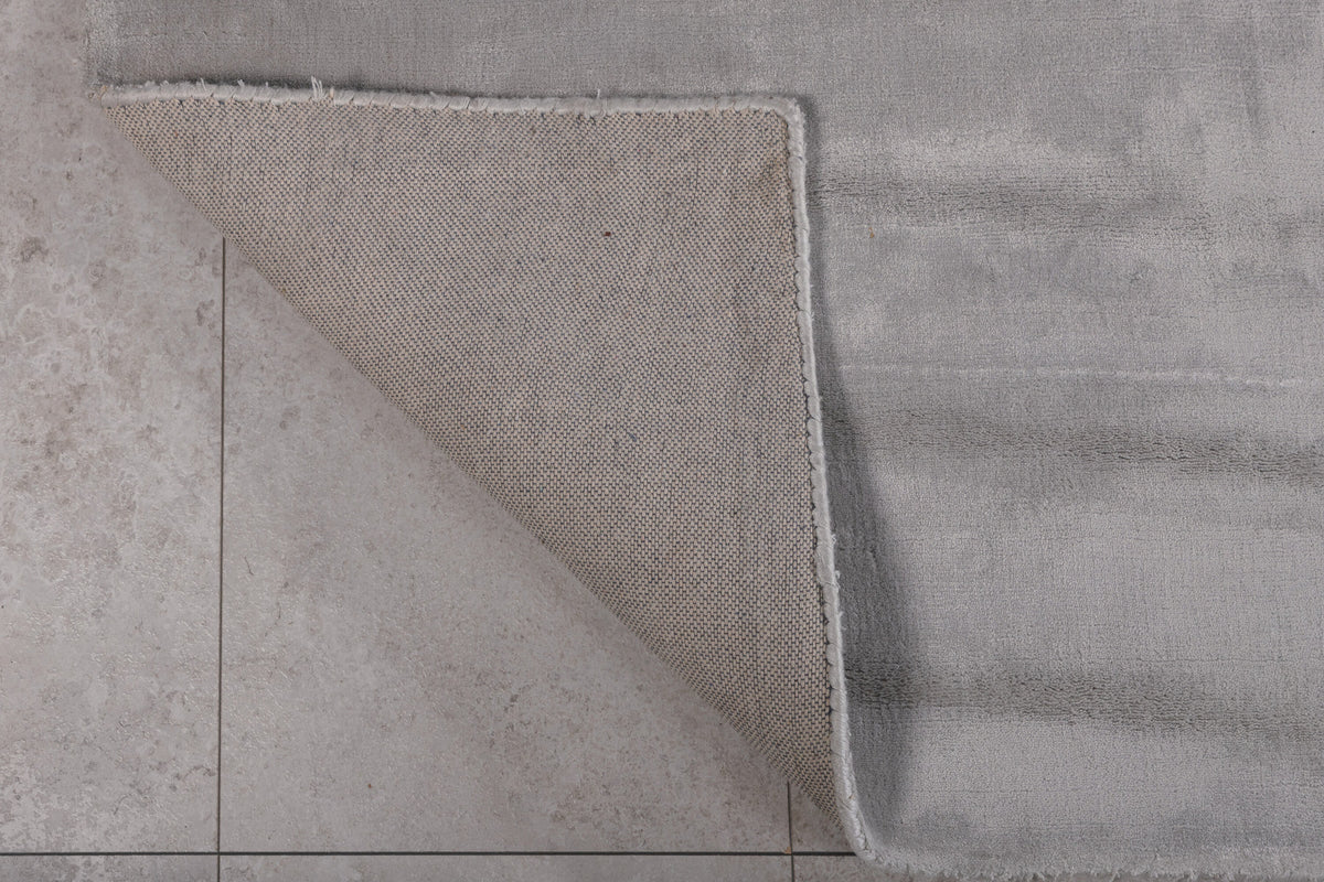 Indra Teppich in Grau präsentiert im Onlineshop von KAQTU Design AG. Teppich ist von Venture Home