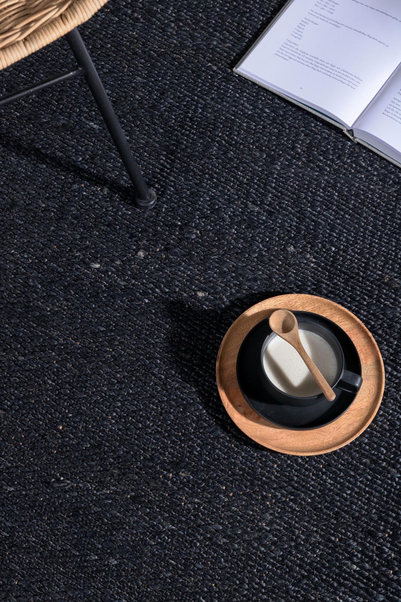 Kali Teppich in Schwarz präsentiert im Onlineshop von KAQTU Design AG. Teppich ist von Venture Home
