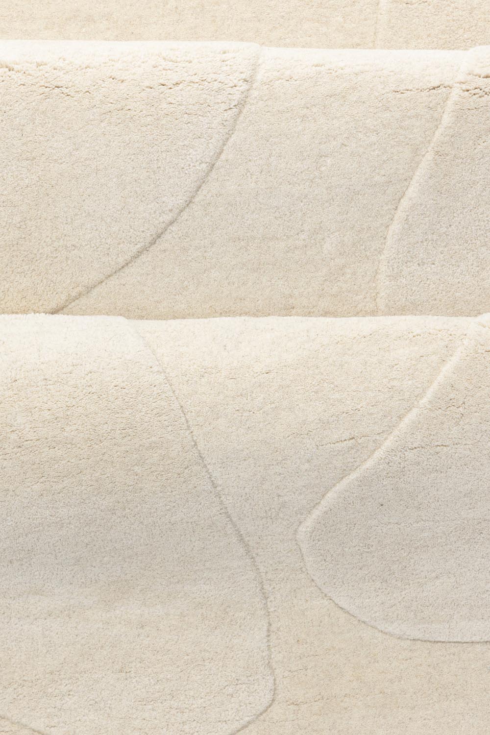 Enard Teppich in Weiss präsentiert im Onlineshop von KAQTU Design AG. Teppich ist von Venture Home
