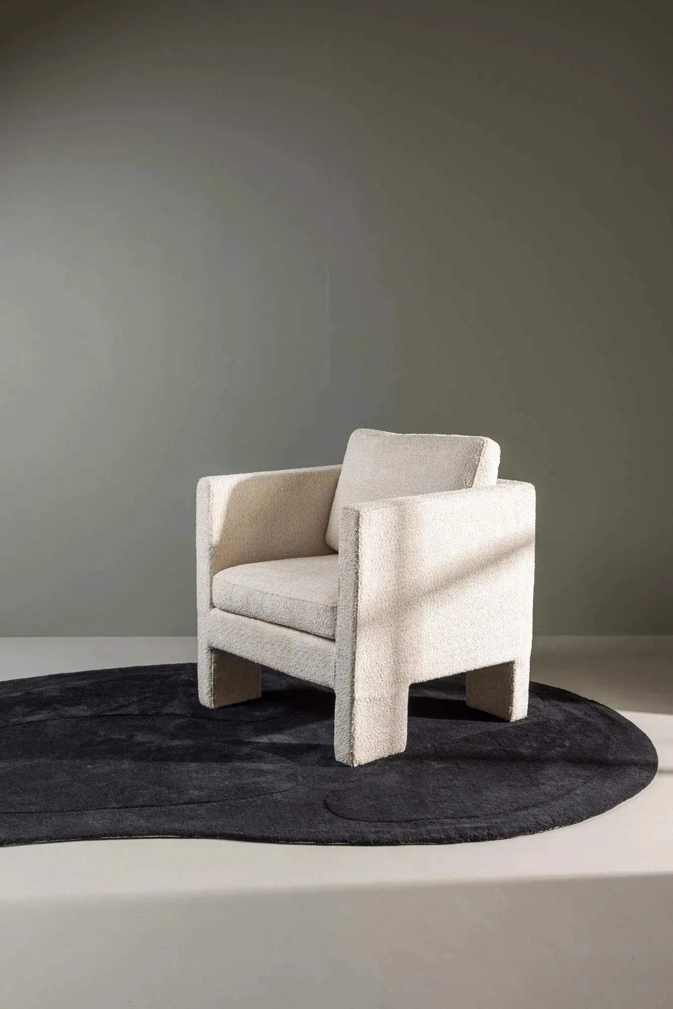 Luxuriöser Enard-Teppich von Venture Home in stilvollem Schwarz.