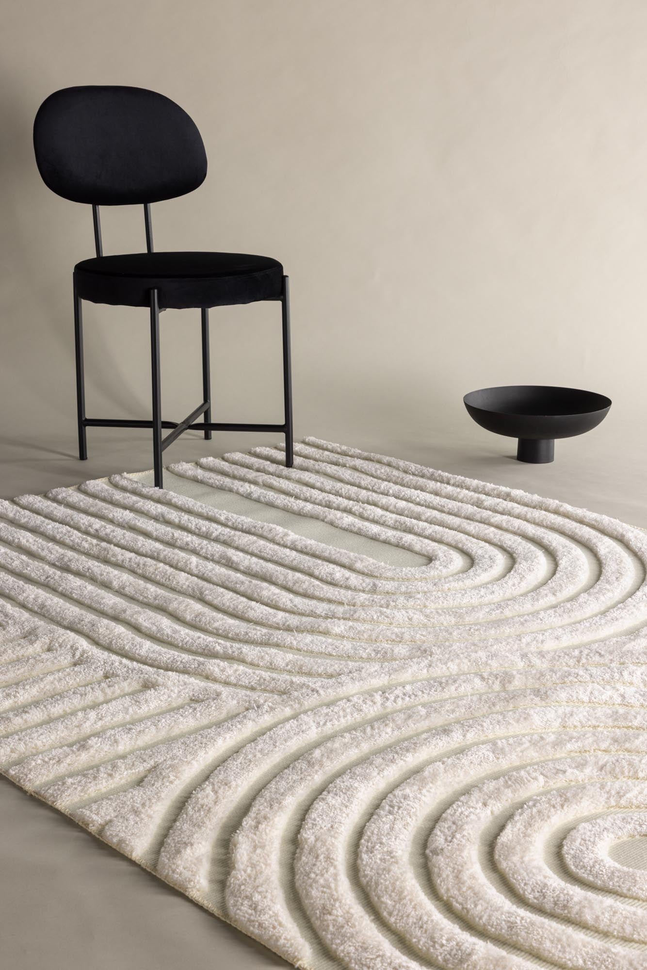 Nikita Teppich von Venture Home: Hochwertiger, grauer Teppich mit modernem Design, perfekt für jedes Zuhause. Komfortabel und schallisolierend.
