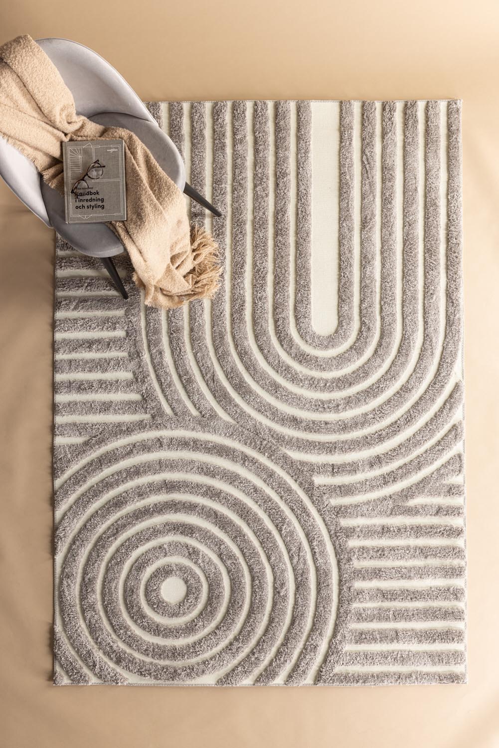 Nikita Teppich in Grau präsentiert im Onlineshop von KAQTU Design AG. Teppich ist von Venture Home