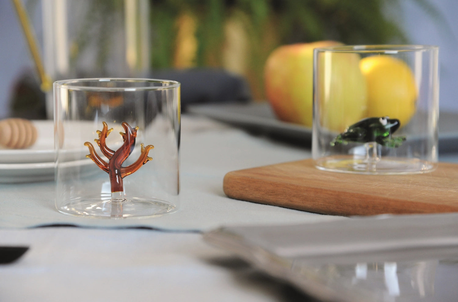 Elegantes 250 ml Trinkglas aus robustem Borosilikatglas in Koralle, perfekt für stilvolle Anlässe und den täglichen Gebrauch.