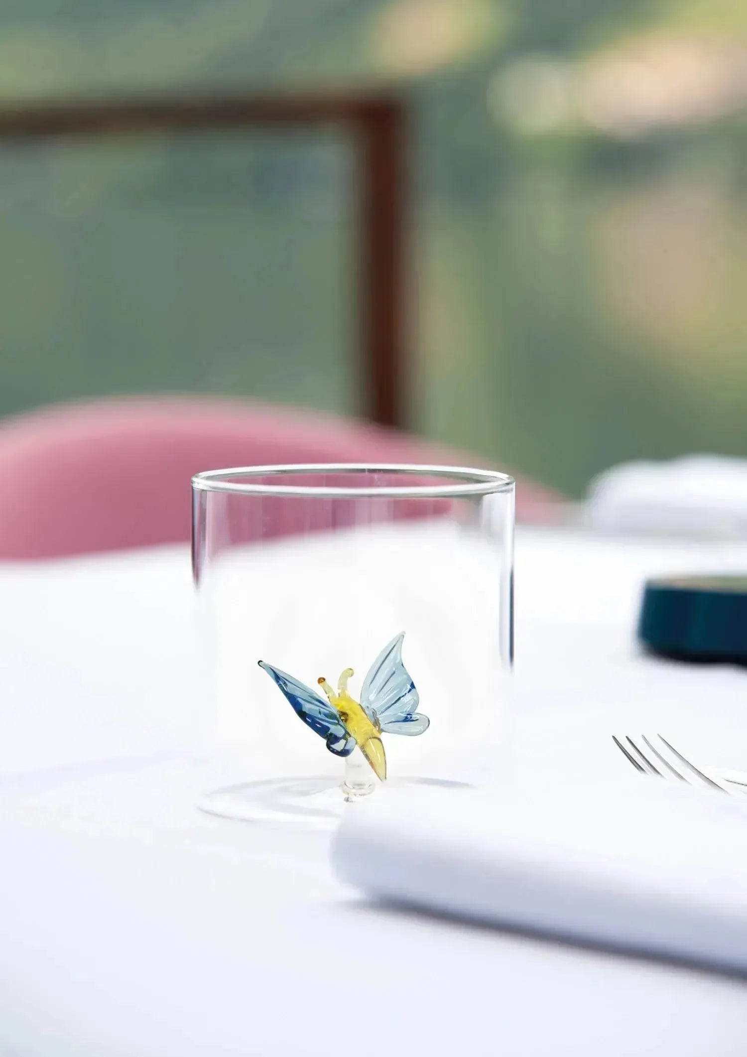 Elegantes Borosilikatglas 250 ml mit Schmetterlingsmotiv von Easy Life, ideal für stilvolles Servieren und Genießen.