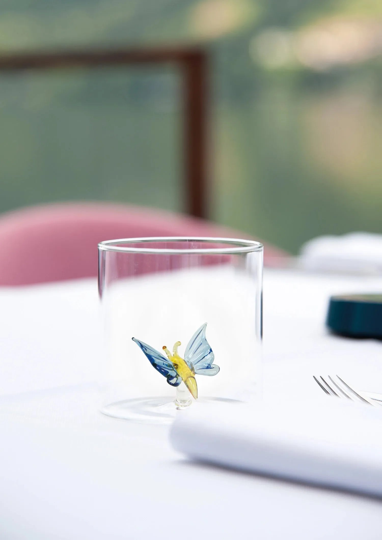 Elegantes Borosilikatglas 250 ml mit Schmetterlingsmotiv von Easy Life, ideal für stilvolles Servieren und Genießen.
