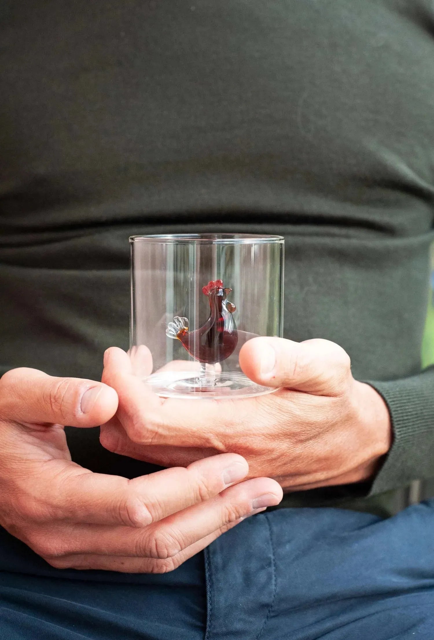 Elegantes 250 ml Glas aus robustem Borosilikat mit Hahn-Motiv von Easy Life. Ideal für stilvolles Servieren und langlebigen Gebrauch.