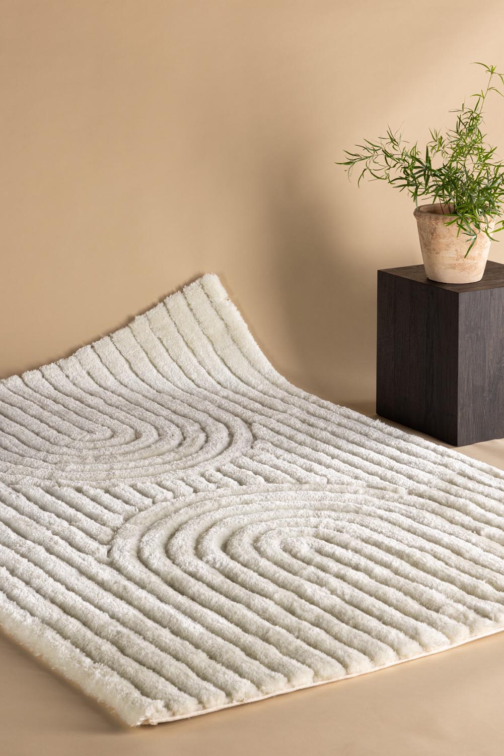 Niklas Teppich in Weiss präsentiert im Onlineshop von KAQTU Design AG. Teppich ist von Venture Home