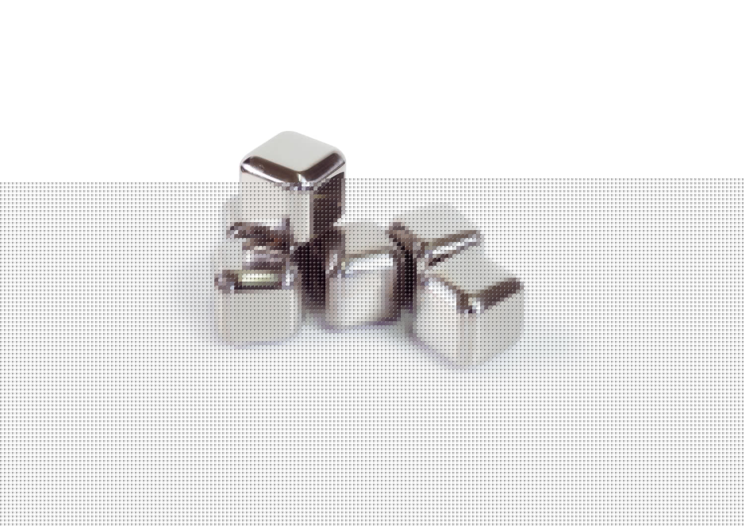 Set aus 6 wiederverwendbaren Edelstahl-Eiswürfeln, 2.7 cm Kantenlänge, ideal für Getränke, langlebig und geschmacksneutral.