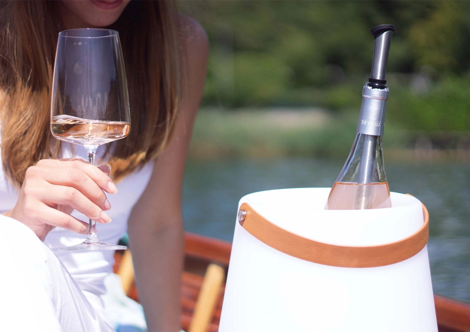 Eleganter Weinausgießer mit integriertem Flaschenkühler von Easy Life, 32x1.6 cm, für stilvollen und perfekt temperierten Genuss.