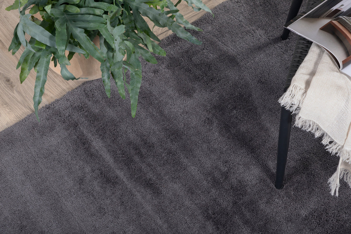 Wunderteppich in Dunkelgrau präsentiert im Onlineshop von KAQTU Design AG. Teppich ist von Venture Home