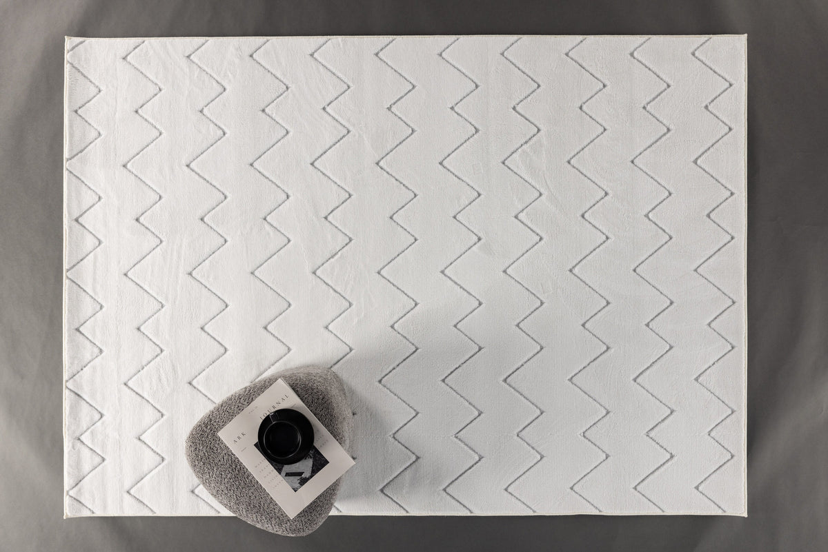 Fia Teppich in Weiss präsentiert im Onlineshop von KAQTU Design AG. Teppich ist von Venture Home