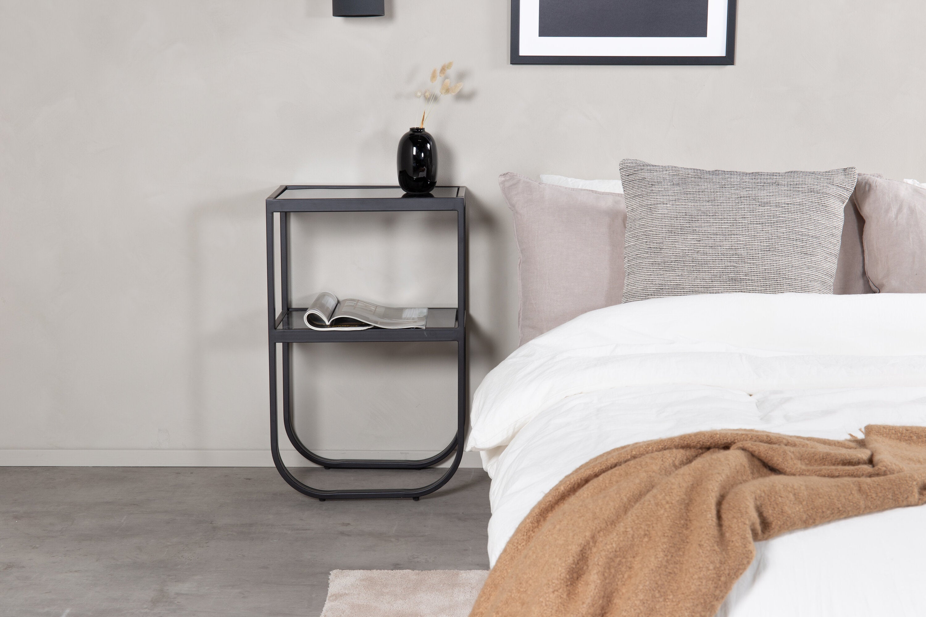 Rocker Tisch in Schwarz präsentiert im Onlineshop von KAQTU Design AG. Nachttisch ist von Venture Home