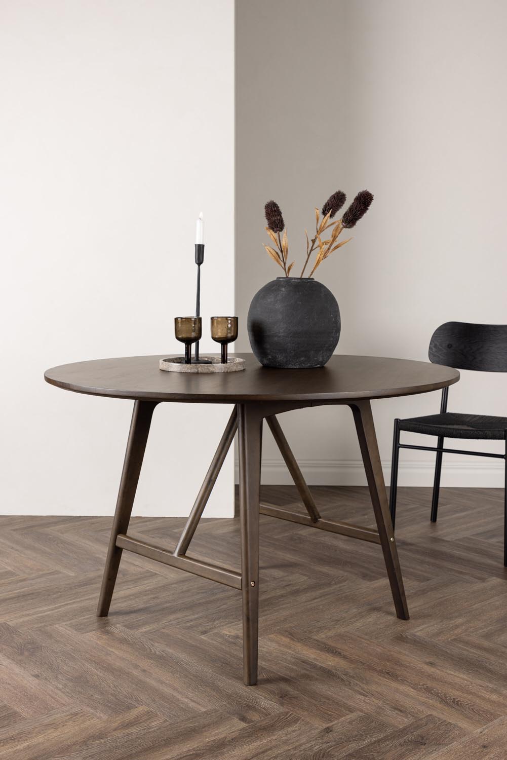 Kaseindon Tisch in Dunkelbraun präsentiert im Onlineshop von KAQTU Design AG. Esstisch ist von Venture Home