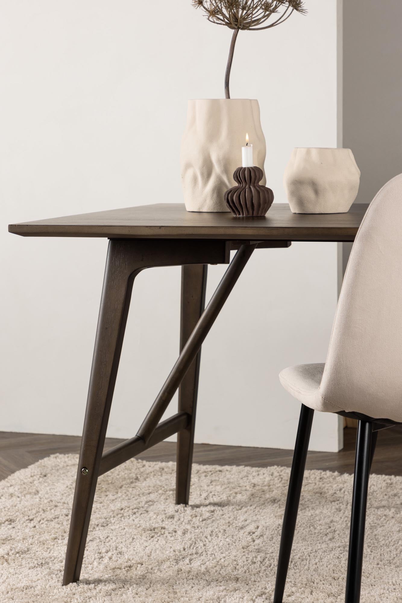 Kaseindon Tisch in Dunkelbraun präsentiert im Onlineshop von KAQTU Design AG. Esstisch ist von Venture Home