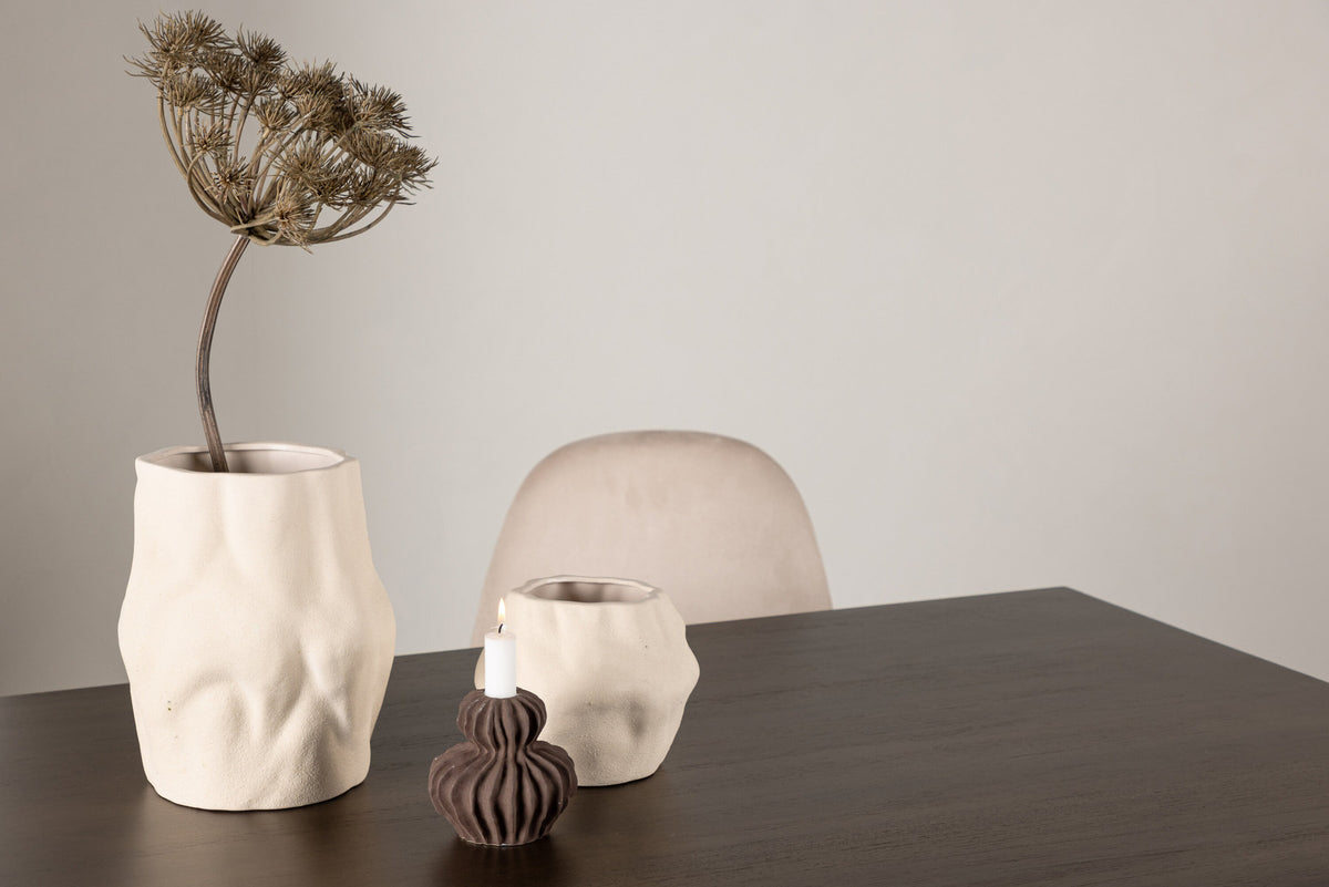 Kaseindon Tisch in Dunkelbraun präsentiert im Onlineshop von KAQTU Design AG. Esstisch ist von Venture Home