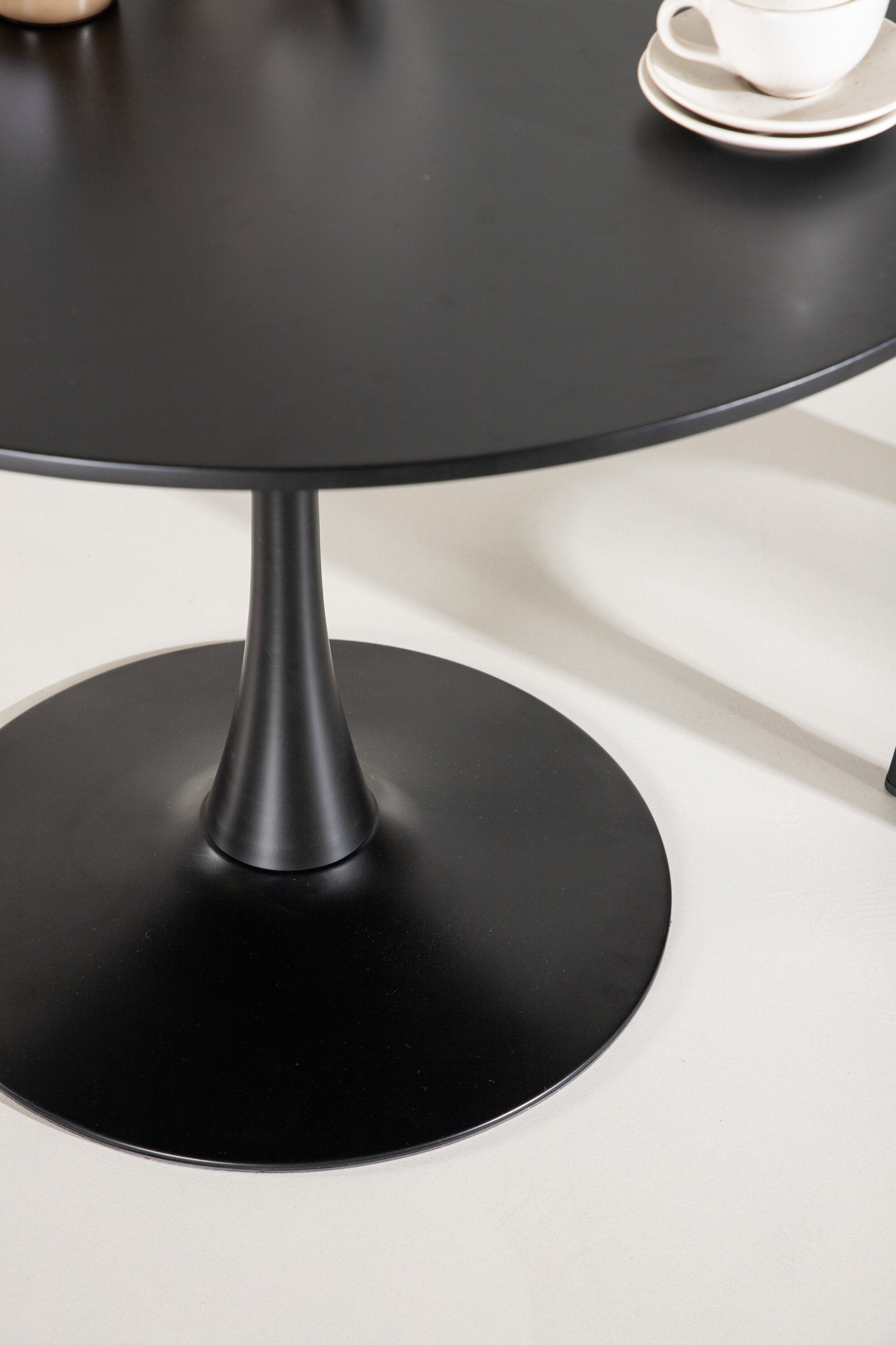 Glade Esstisch in Schwarz präsentiert im Onlineshop von KAQTU Design AG. Esstisch ist von Venture Home
