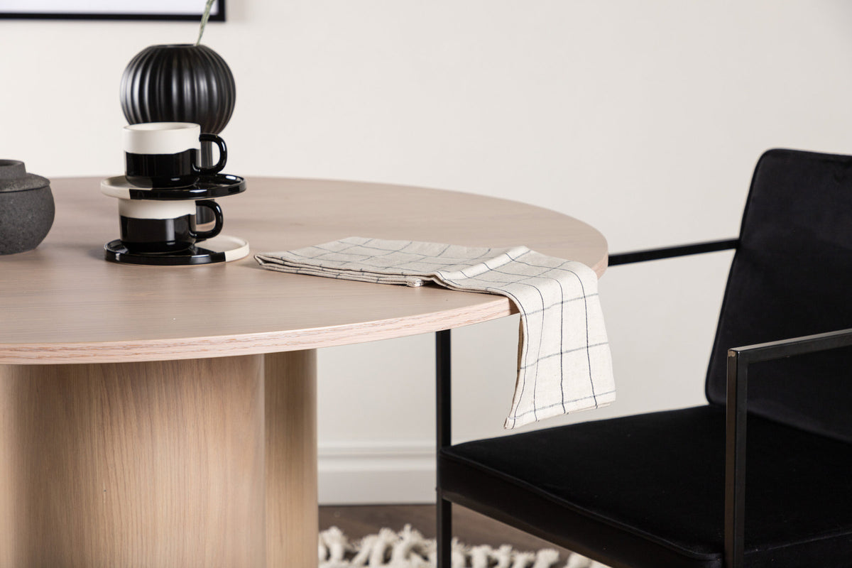 Olivia Esstisch in Tünchen präsentiert im Onlineshop von KAQTU Design AG. Esstisch ist von Venture Home