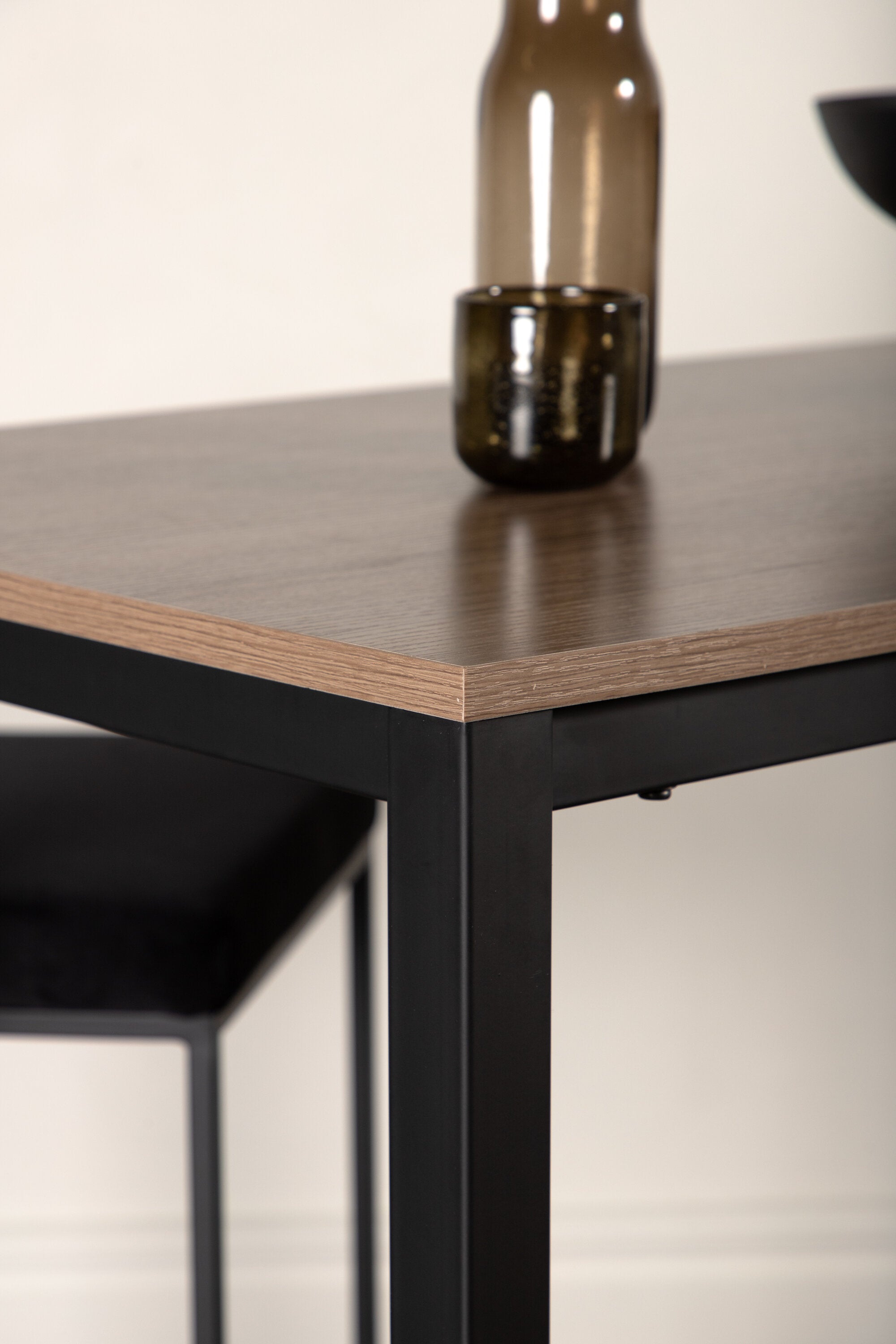 Camden Tisch in Nussbaum präsentiert im Onlineshop von KAQTU Design AG. Hochtisch ist von Venture Home
