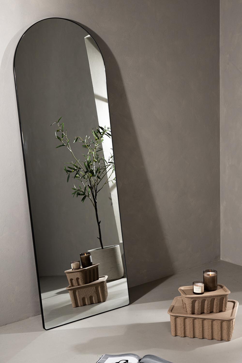Sarasota Spiegel in Silber präsentiert im Onlineshop von KAQTU Design AG. Spiegel ist von Venture Home