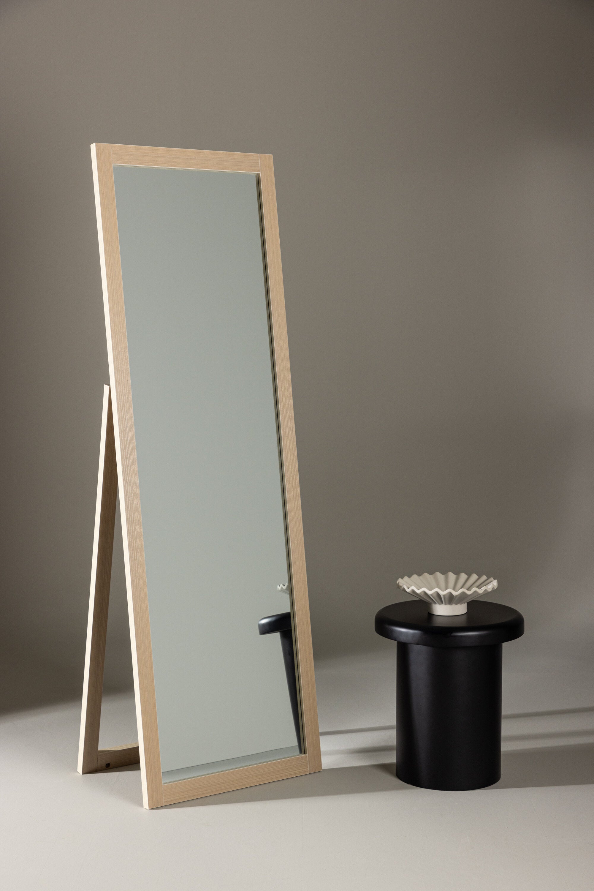 Sebring Spiegel in Tünchen präsentiert im Onlineshop von KAQTU Design AG. Spiegel ist von Venture Home
