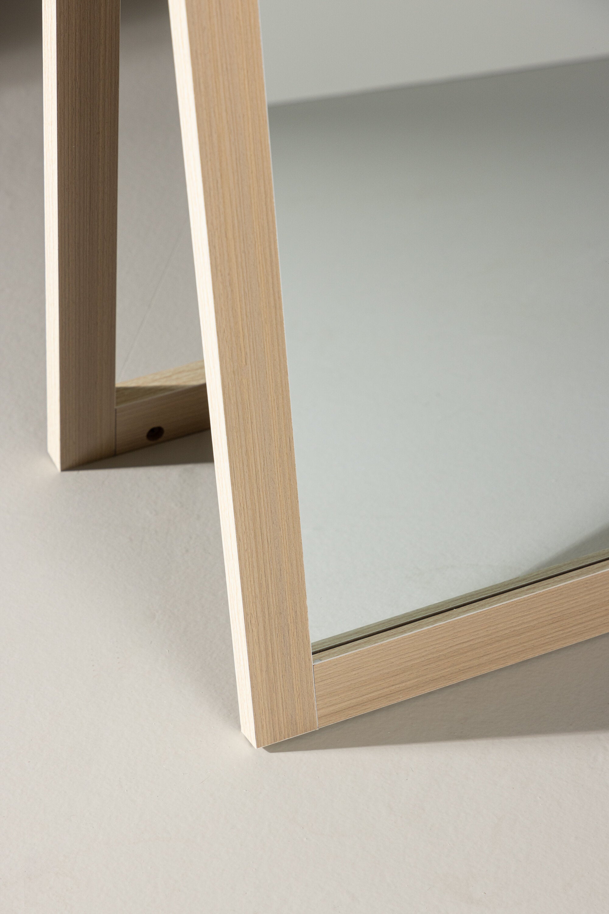 Sebring Spiegel in Tünchen präsentiert im Onlineshop von KAQTU Design AG. Spiegel ist von Venture Home