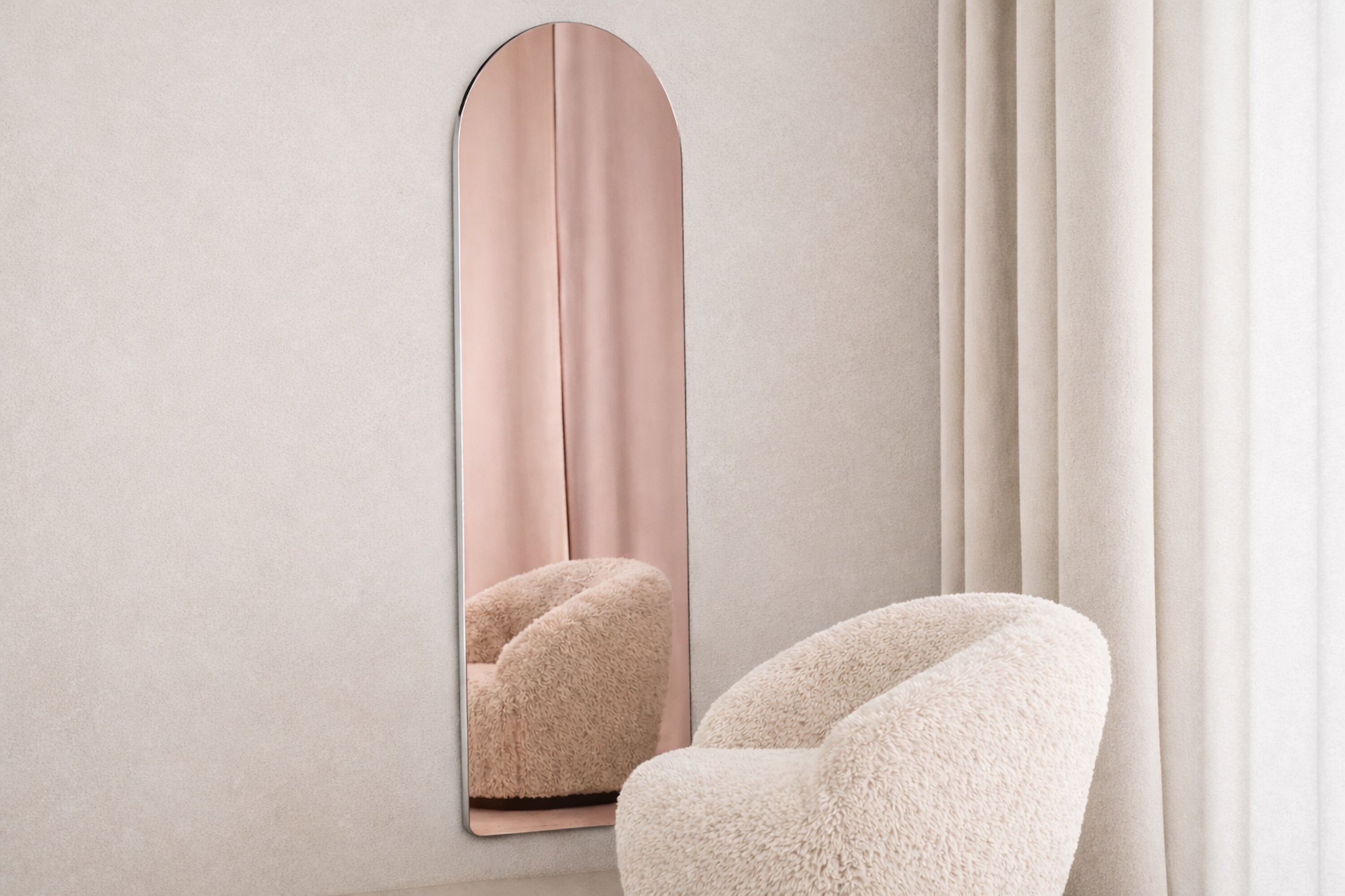 Eleganter Wandspiegel Sarasota in Roségold von Venture Home, ideal für stilvolle Wohnräume und moderne Einrichtung.