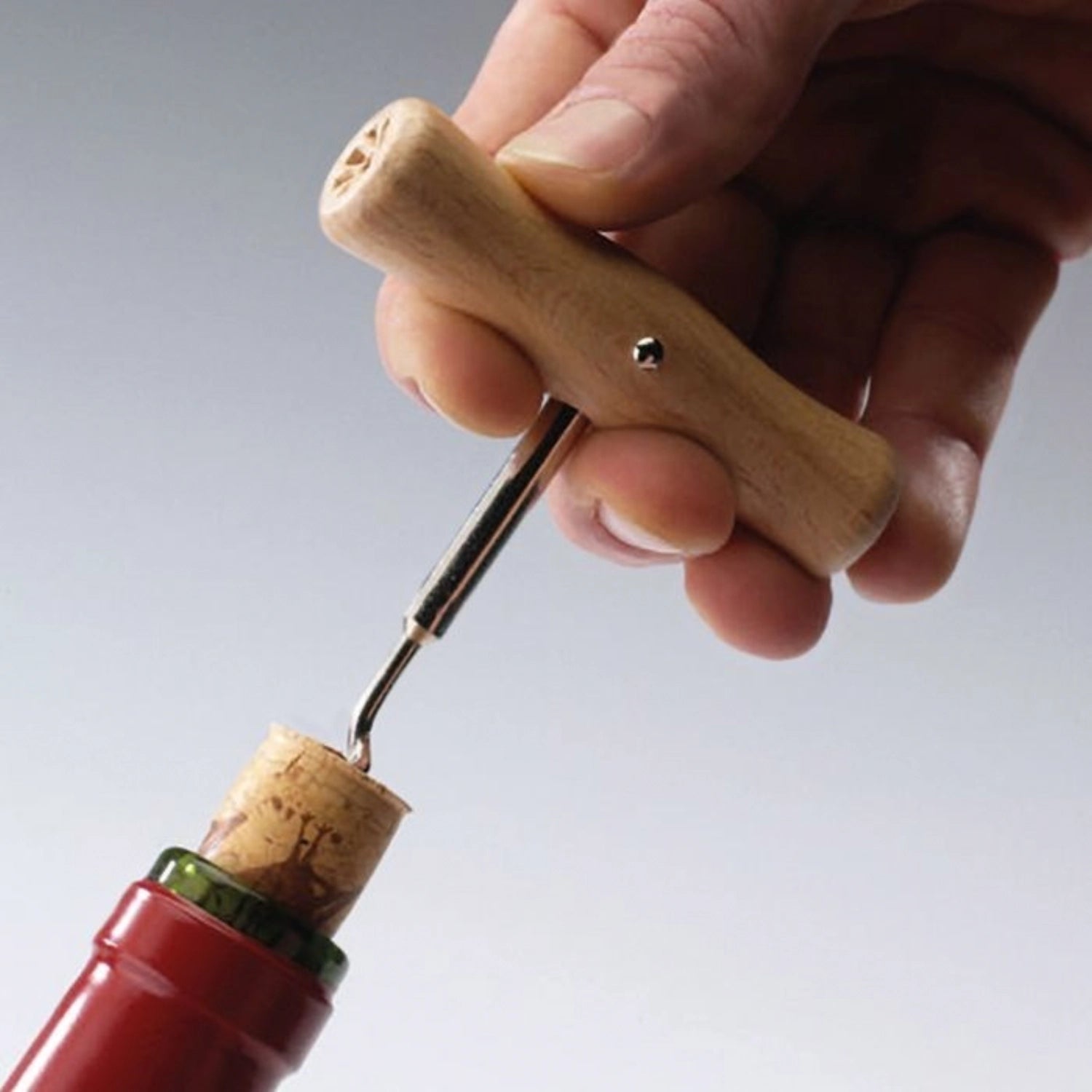 Korkenzieher Woody von Westmark, eleganter Flaschenöffner aus Holz, ideal für Weinliebhaber und stilvolle Tischdekoration.