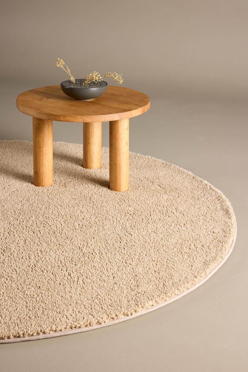 Teddy Teppich in Beige präsentiert im Onlineshop von KAQTU Design AG. Teppich ist von Venture Home