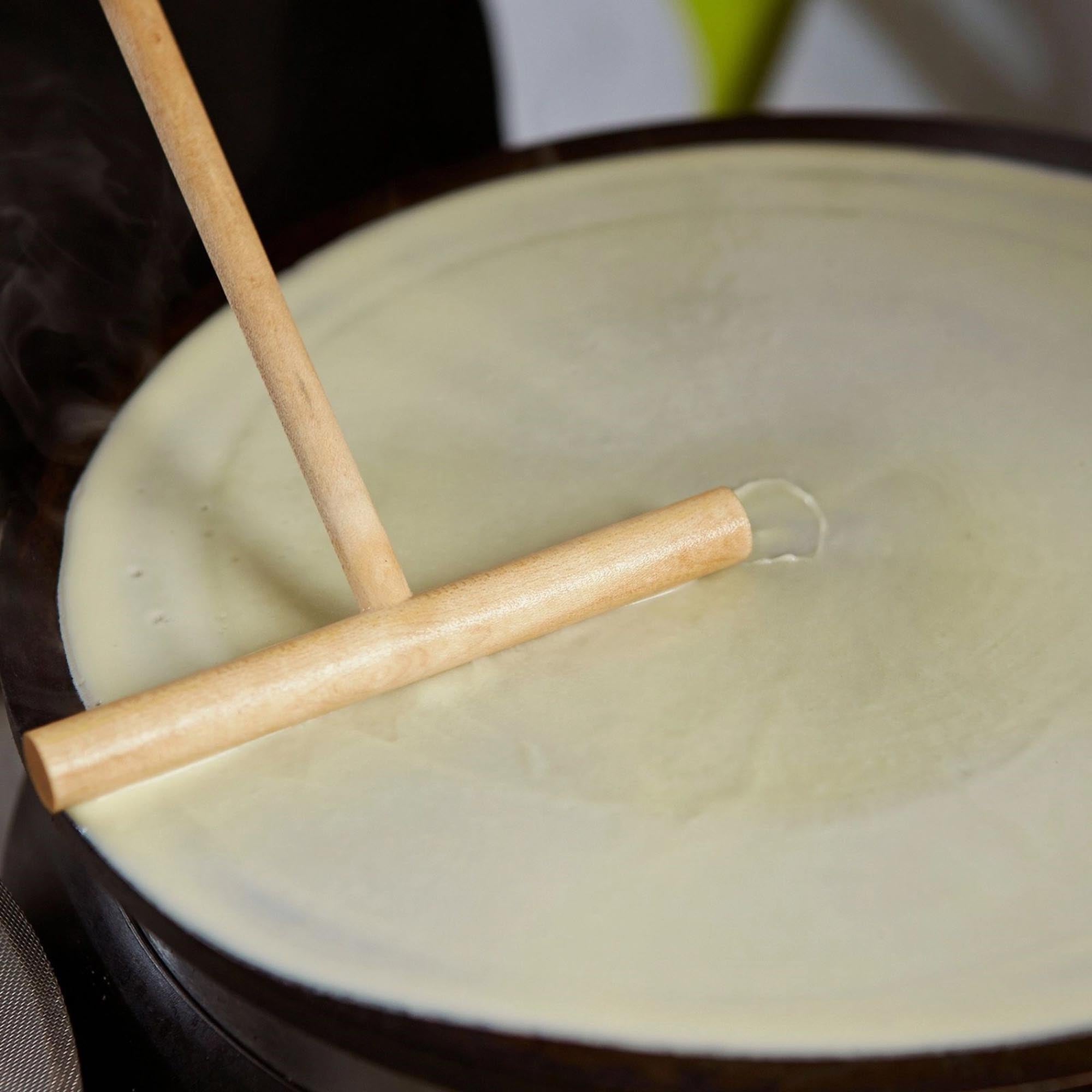 Set aus Holz: Crêpes-Spatel und Teigverteiler von Westmark, ideal für die Zubereitung von Crêpes und anderen Teigwaren.
