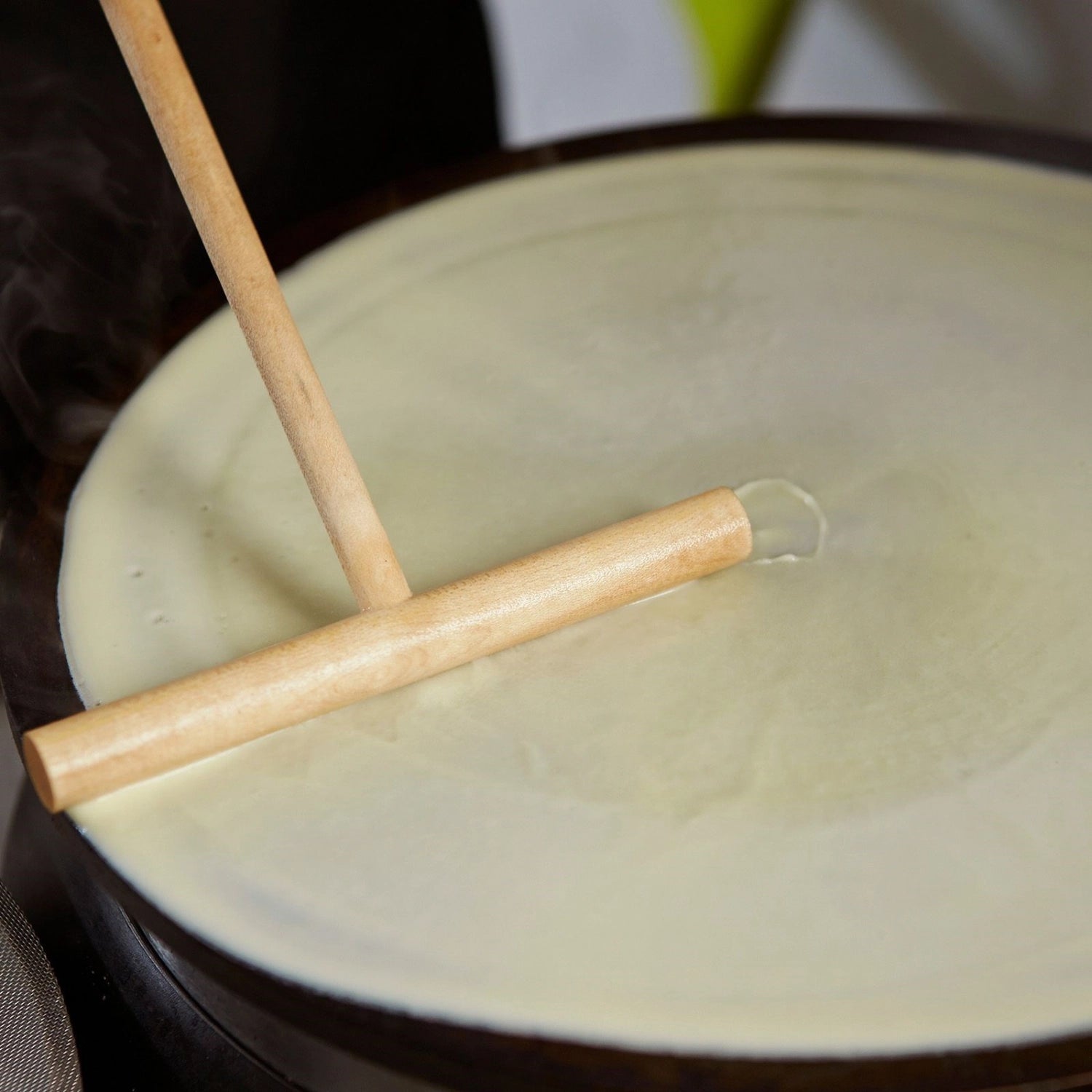 Praktisches 2-teiliges Küchenhelfer-Set von Westmark, bestehend aus einem Crêpes Spatel und einem Teigverteiler für perfekte Crêpes und Teigverteilung.
