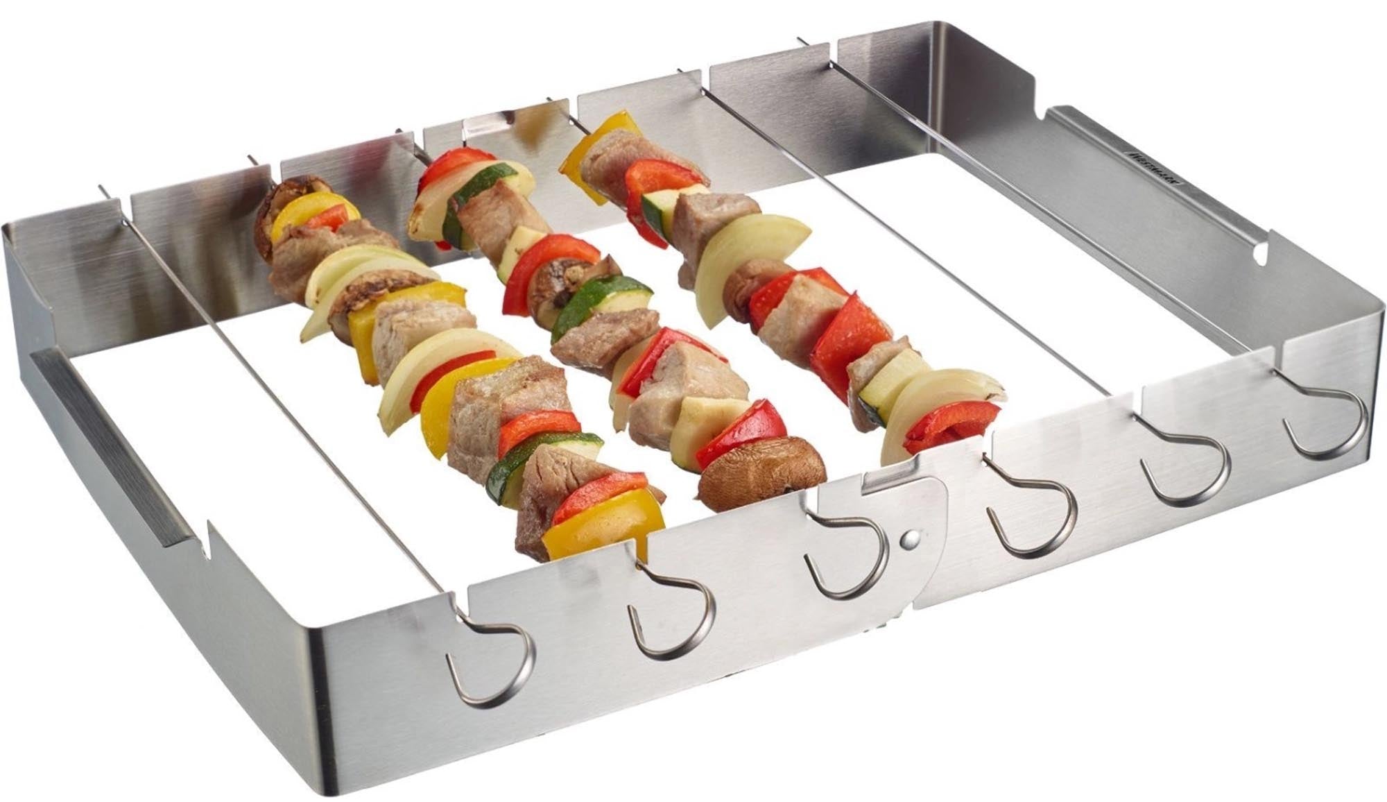 7-teiliges Grillspiesshalter-Set von Westmark: 6 Edelstahlspiesse (31 cm) mit Halterung, perfekt für kreative Grillideen.