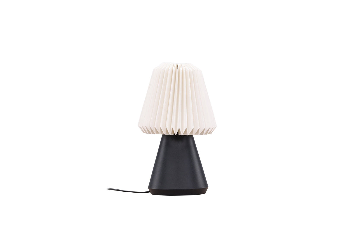 Fjällen Tischlampe in Schwarz präsentiert im Onlineshop von KAQTU Design AG. Tischleuchte ist von Venture Home