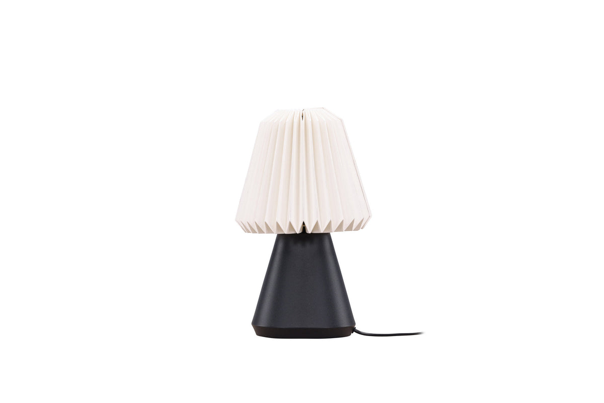 Fjällen Tischlampe in Schwarz präsentiert im Onlineshop von KAQTU Design AG. Tischleuchte ist von Venture Home