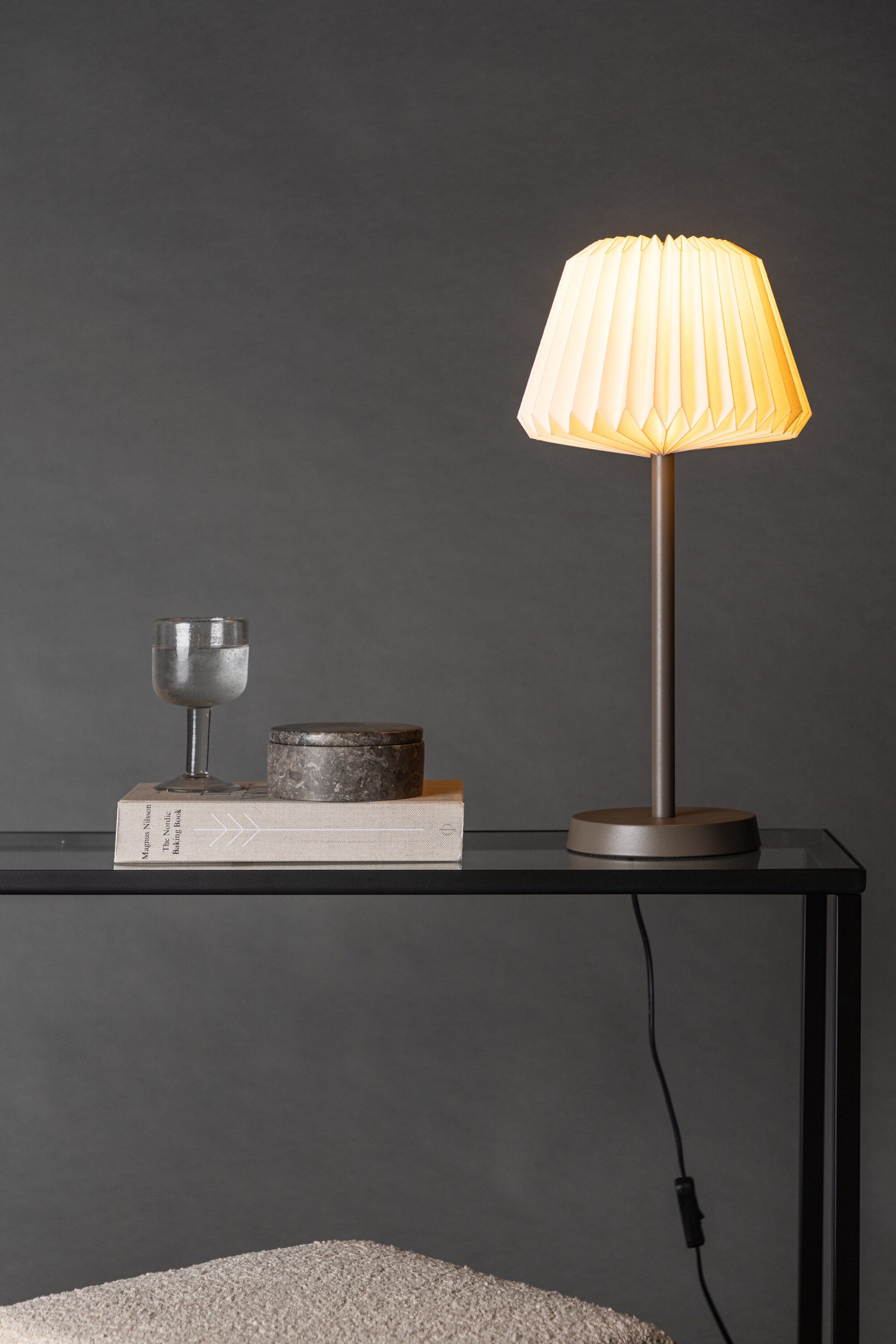 Tandådalen Tischlampe in Mokka präsentiert im Onlineshop von KAQTU Design AG. Tischleuchte ist von Venture Home