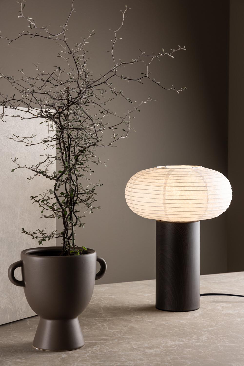 Hovfjället Tischlampe in Natur präsentiert im Onlineshop von KAQTU Design AG. Tischleuchte ist von Venture Home